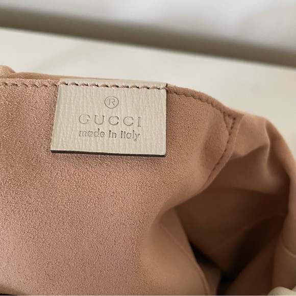 Gucci 1955 Horsebit Leather Bucket Bag in White - Picture 8 of 11